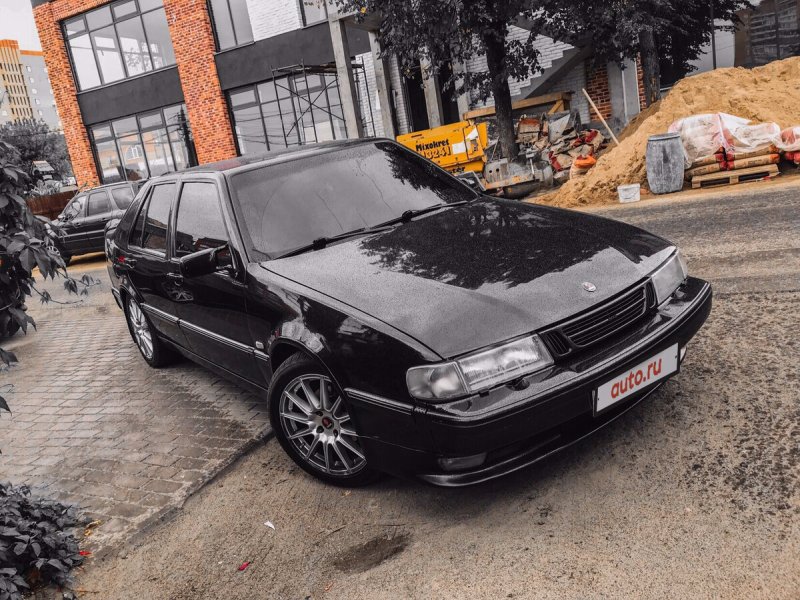 Чёрный Saab 9000 черный