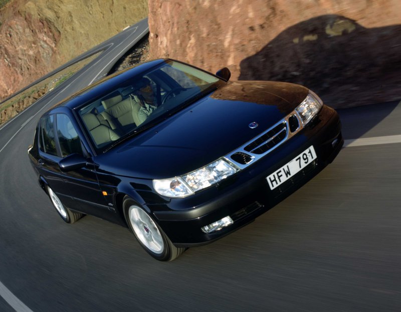 Машина Saab 9-5