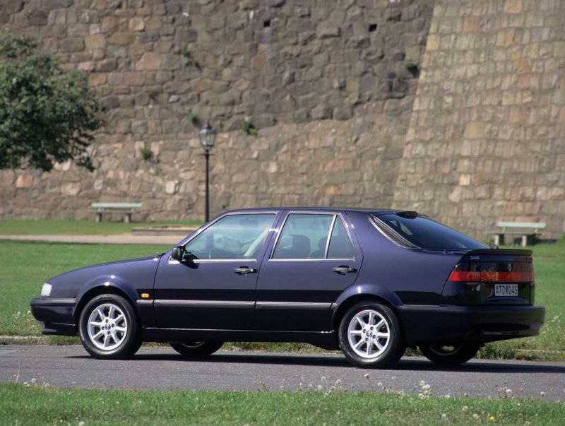 Saab 9000 i