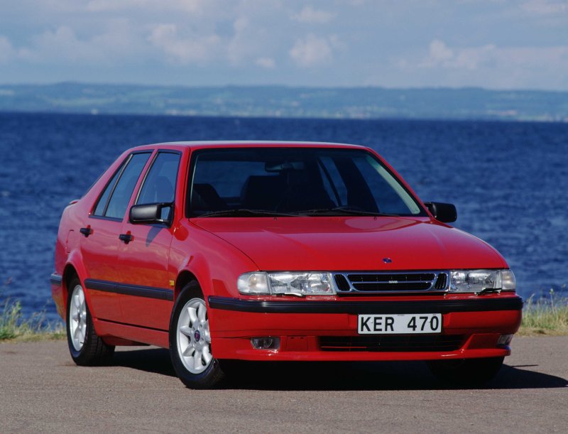 Saab 9000 красный