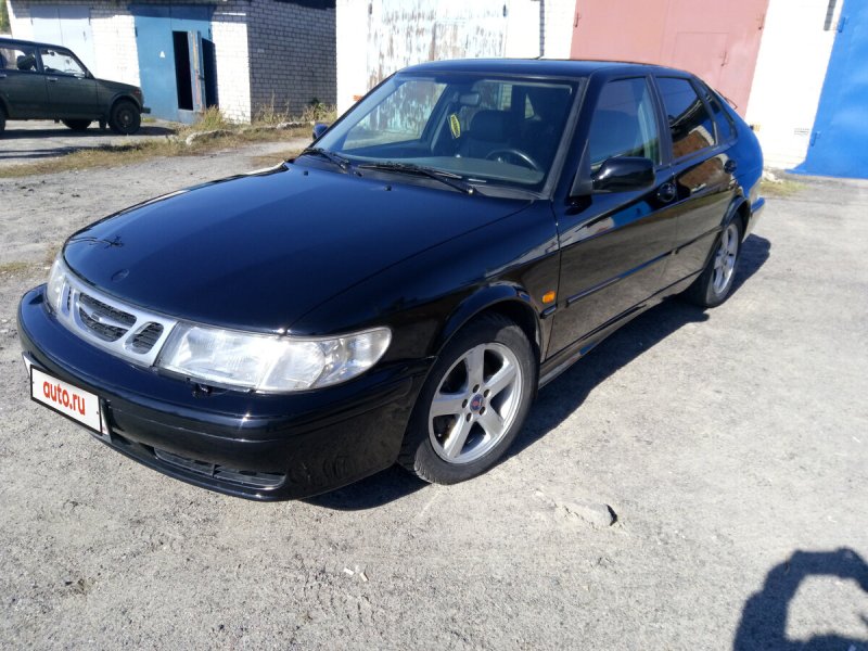 Saab черный машина старый кузов