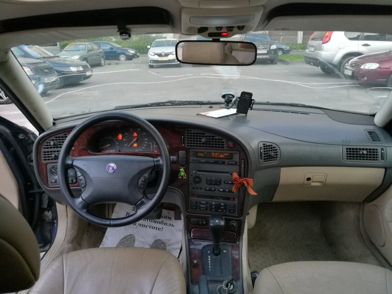Saab 9-5 2000 года салон