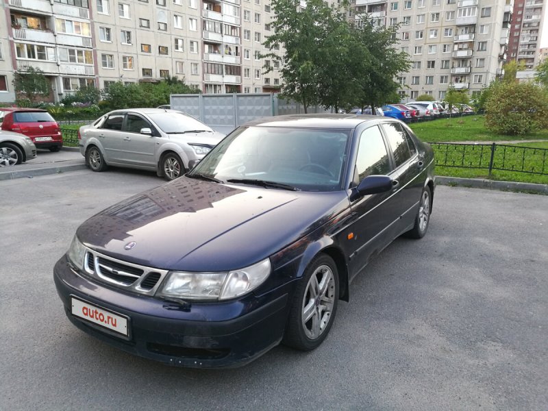 Сааб машина 2000 седан