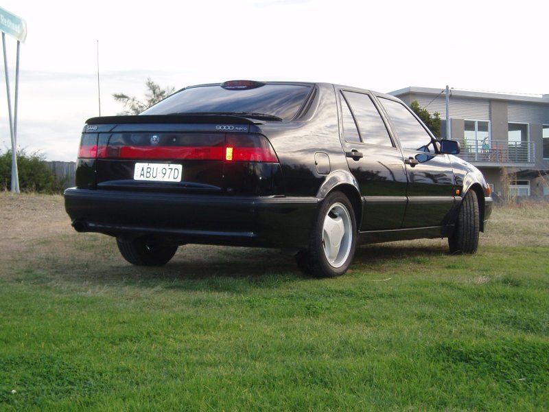 Saab 9000 back