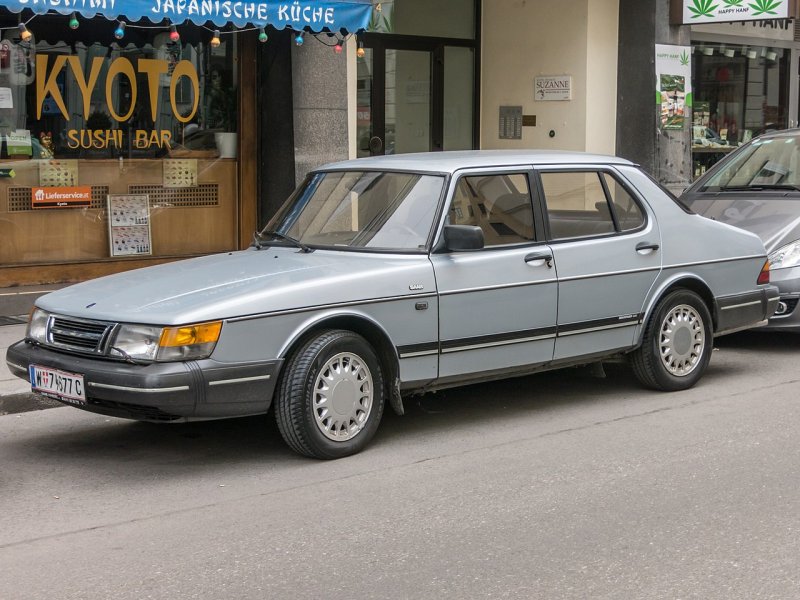 Сааб 900 седан
