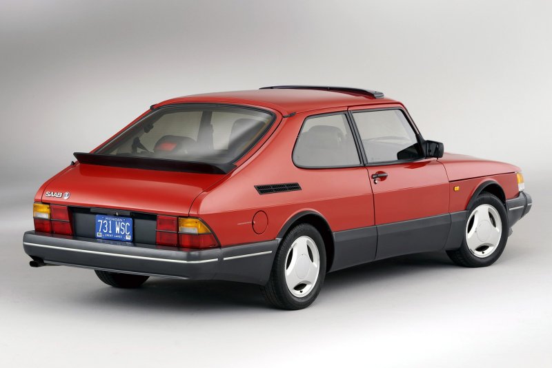 Сааб 900 i