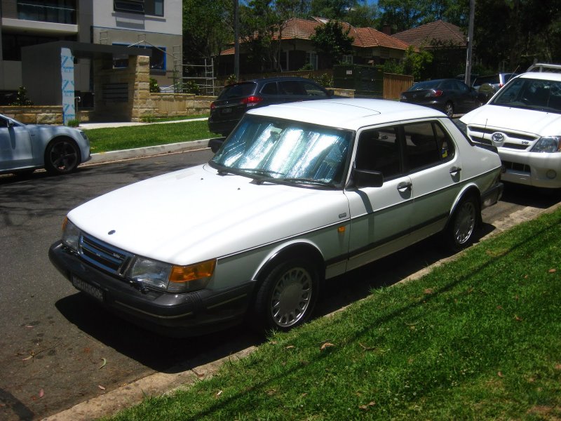Saab 900 Turbo sedan
