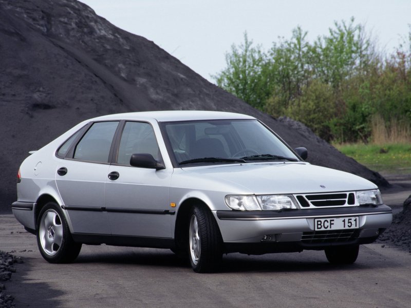 Saab 900