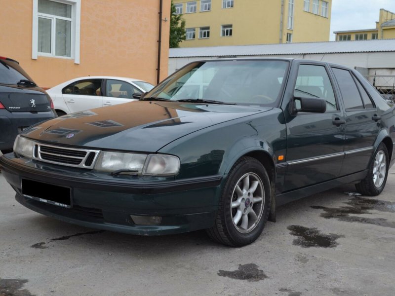 Saab 9000 i