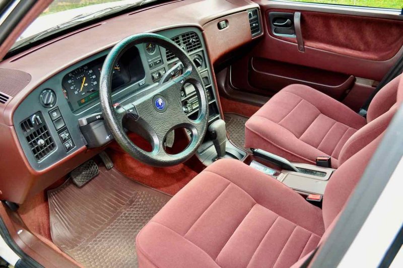 Saab 9000 Interior