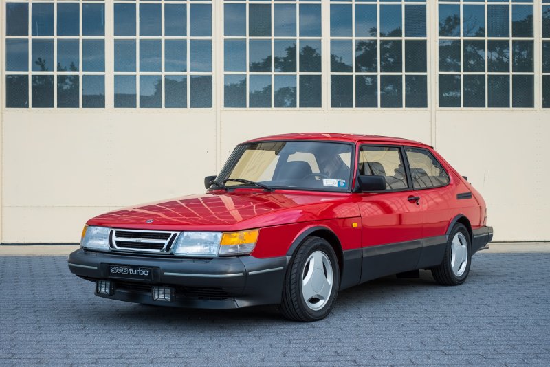 Saab 1990