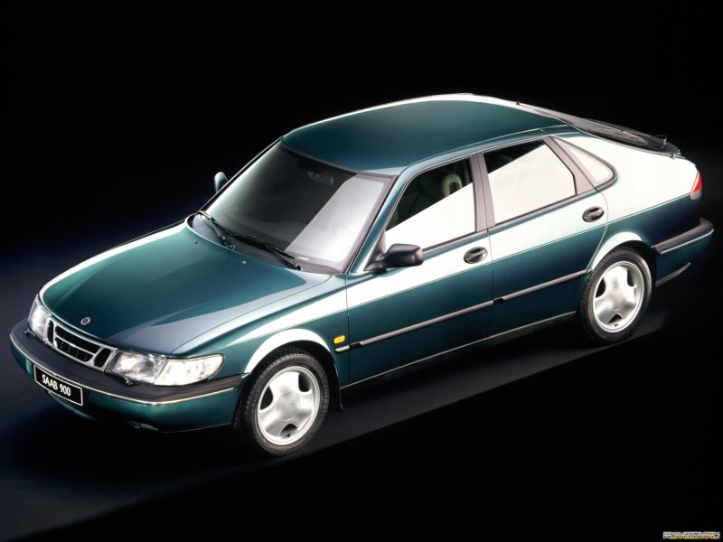 Машина Saab 900