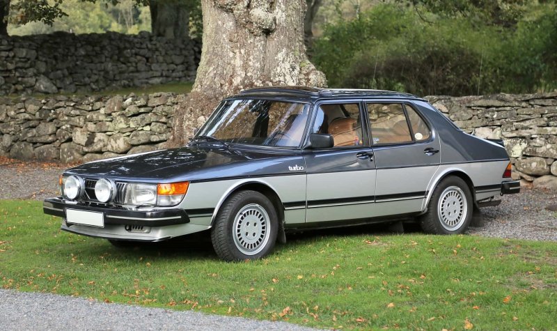 Saab 900