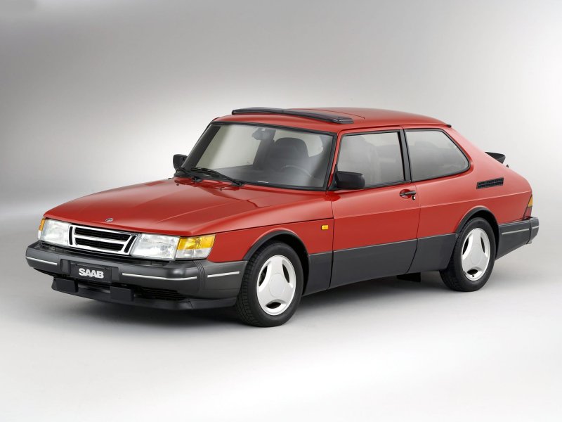 Машина Saab 900