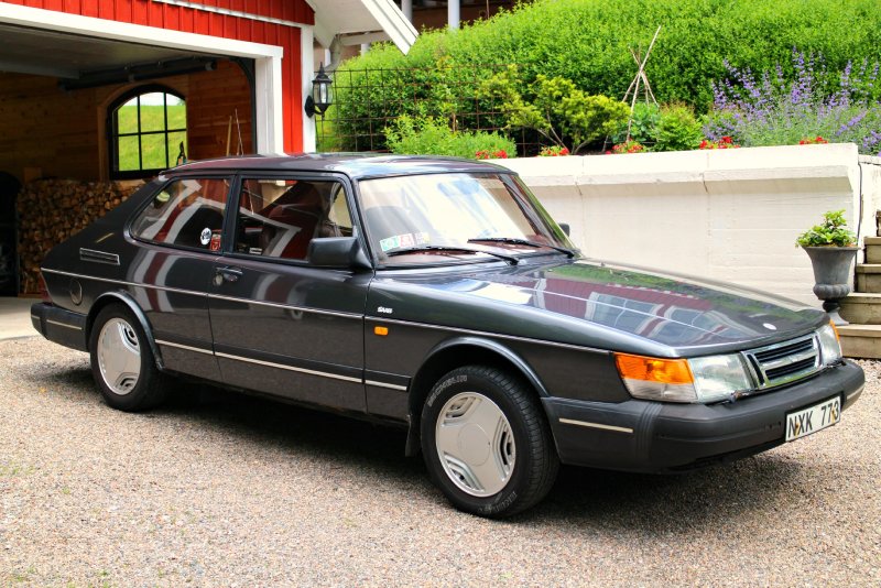 Saab 900 SS