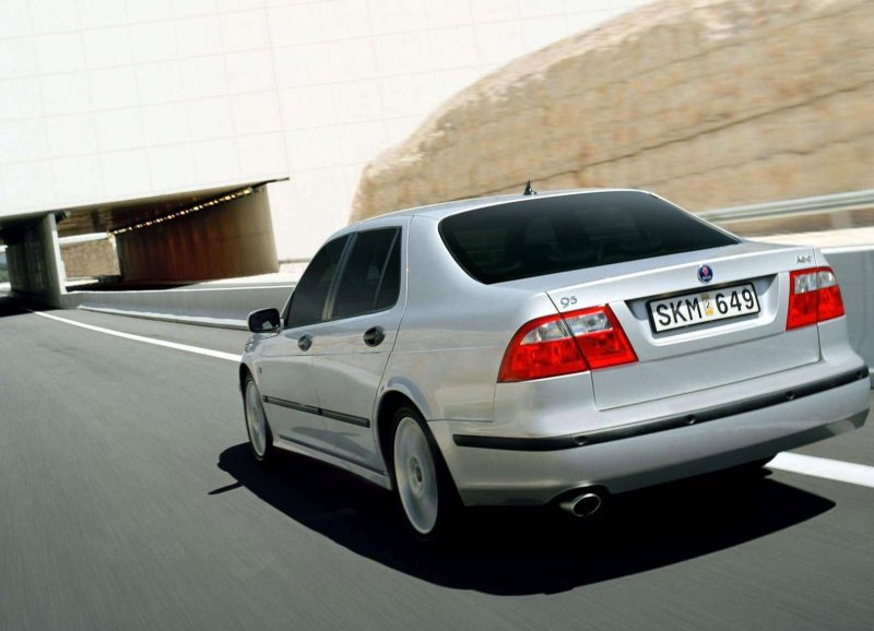 Saab 9-5 Aero сзади