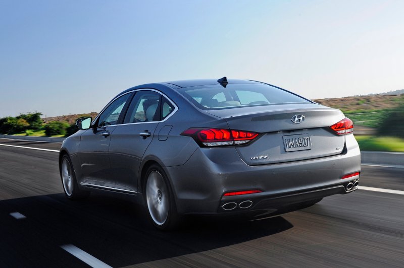 Kia Genesis 2013