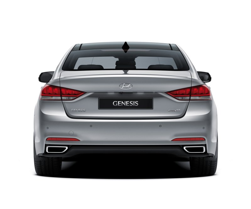 Hyundai Genesis сзади