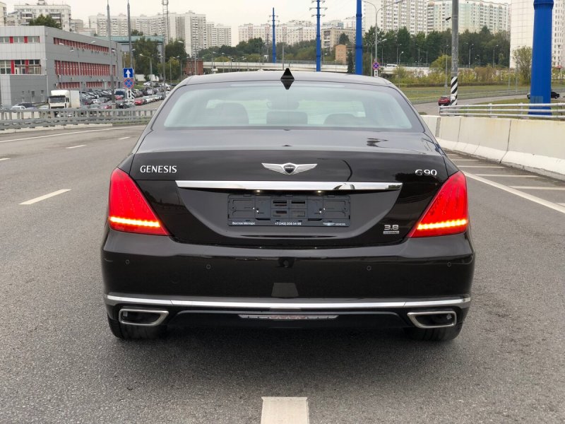 Genesis авто сзади