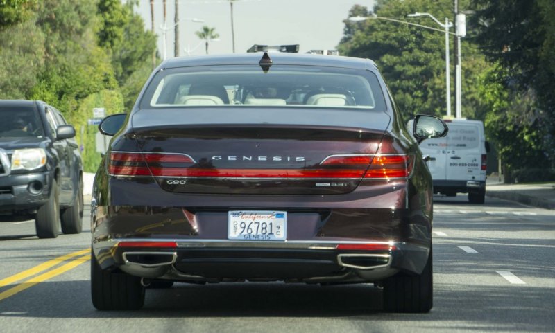Genesis g90 сзади