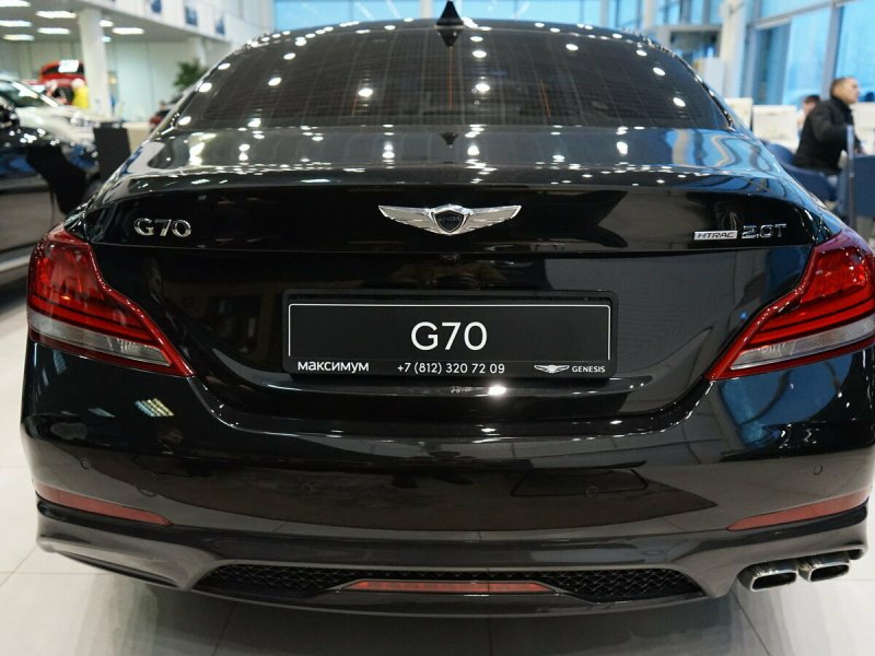 2017 Genesis g70 сзади