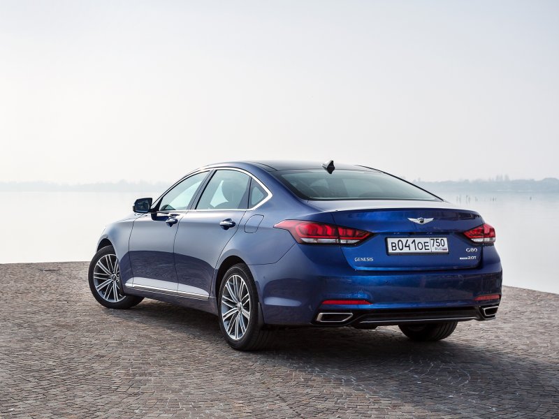 Hyundai Genesis 2017 сзади