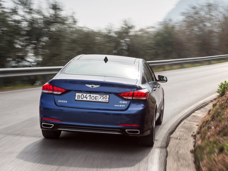 Hyundai Genesis 2017 сзади