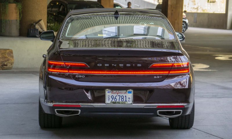 Genesis g90 2020 сзади