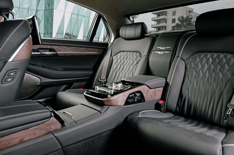 Genesis g90 long салон