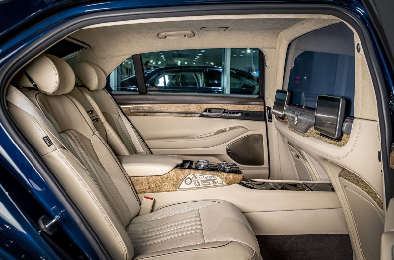 Genesis g90 Limousine