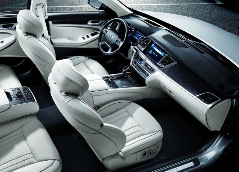 Hyundai Genesis фотосалон