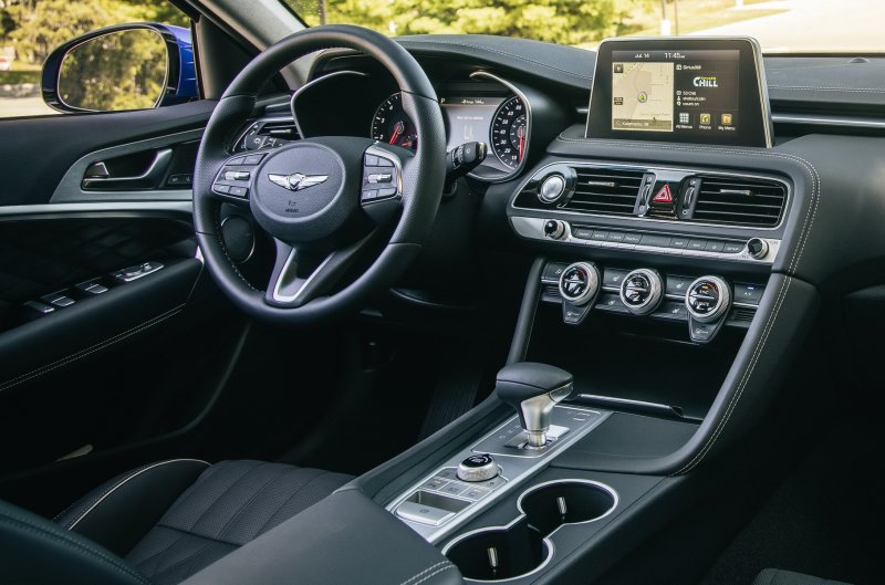 Genesis g70 салон