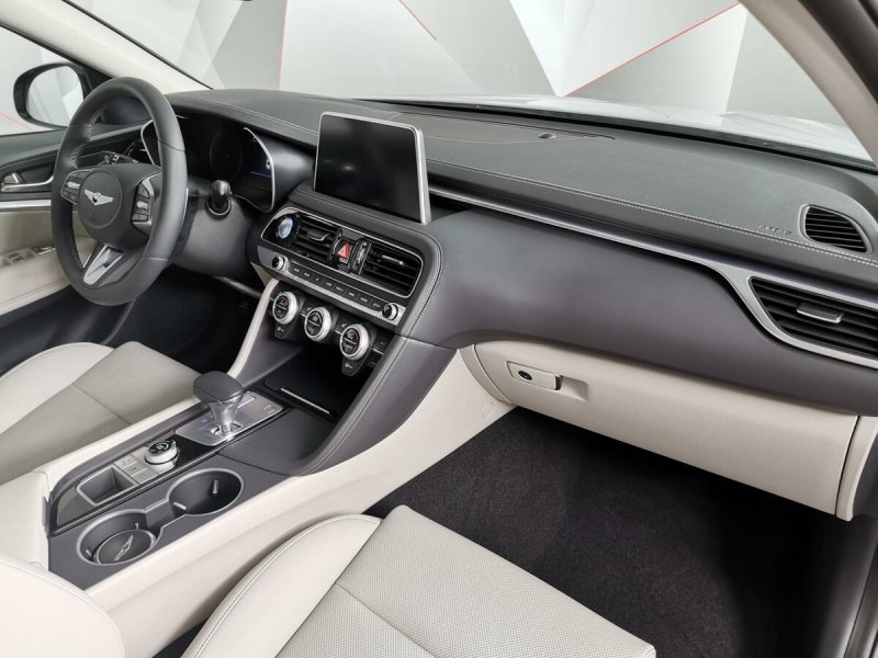 Genesis g70 2022 салон