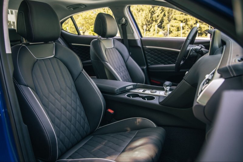 Genesis g70 2.0t салон