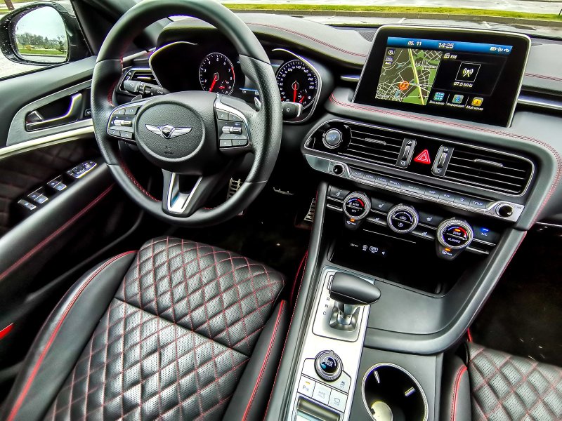 Genesis g70 салон