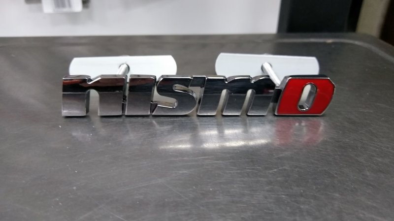 Nismo r34 шильдик