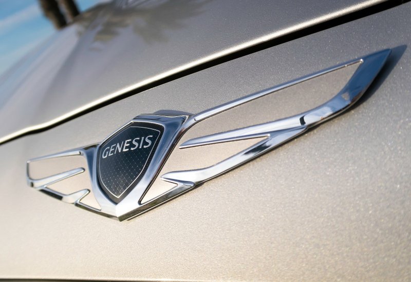 Эмблема Genesis g70