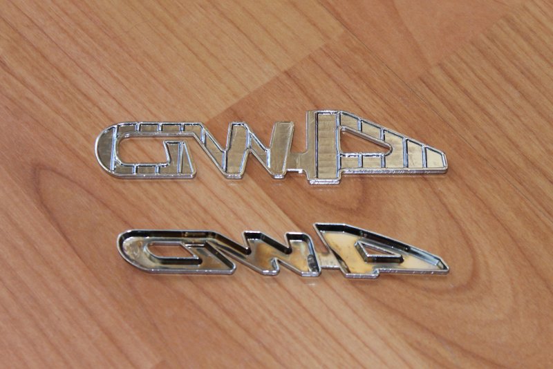 Nissan Avenir надпись