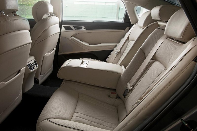 Genesis g80 салон сзади
