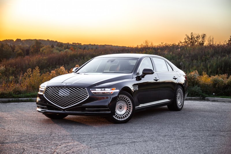 Машина Genesis g90