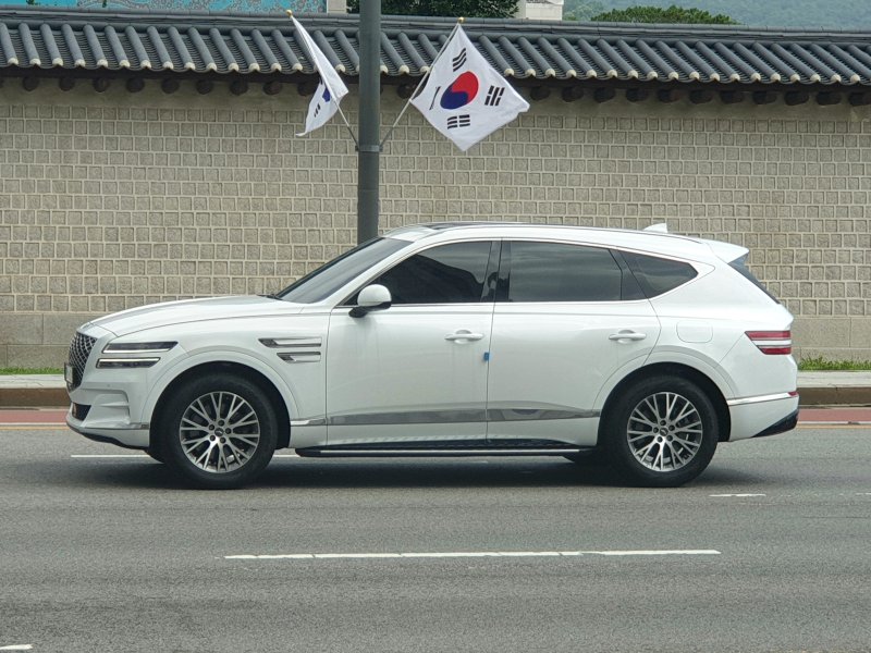 Genesis gv80 белый