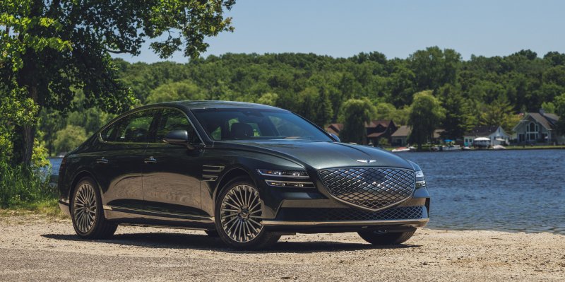 Genesis g80 2023 зеленая