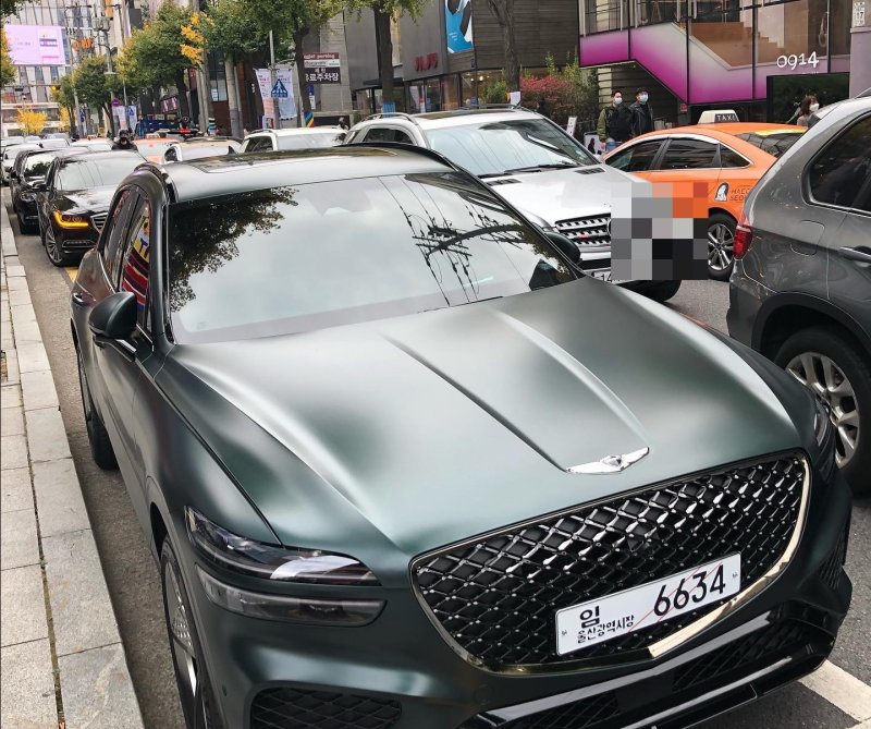 Genesis gv70 черный