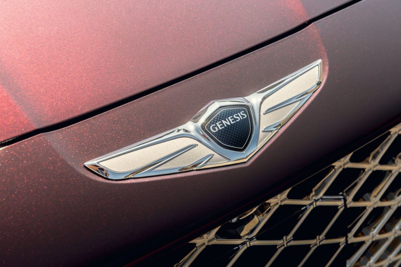 Genesis g90 logo