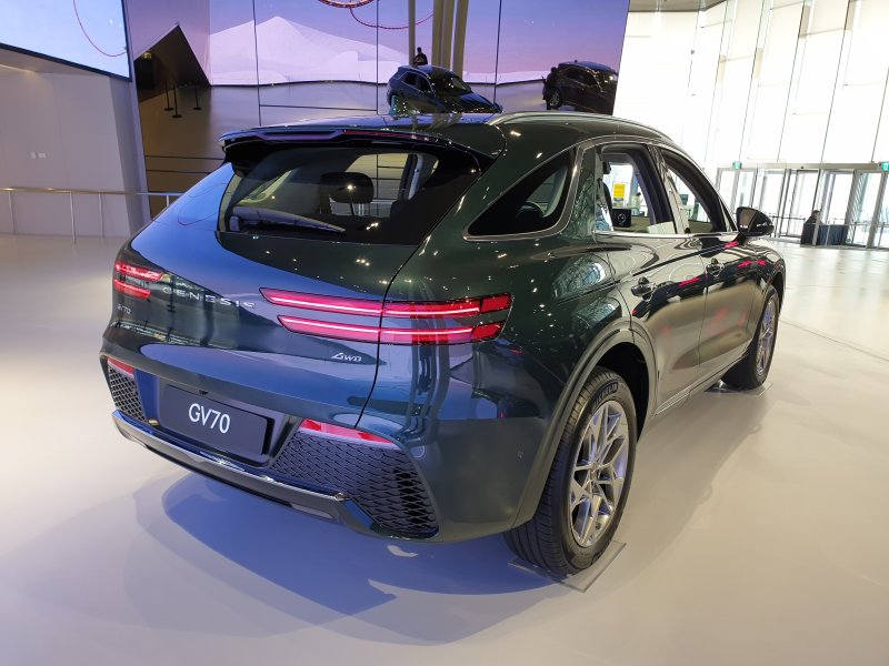 Хендай Генезис кроссовер gv70