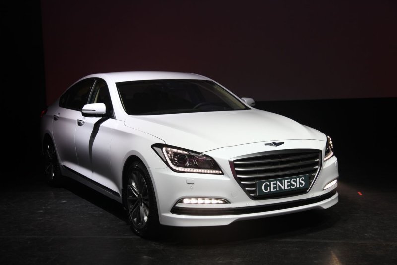 Hyundai Genesis белый