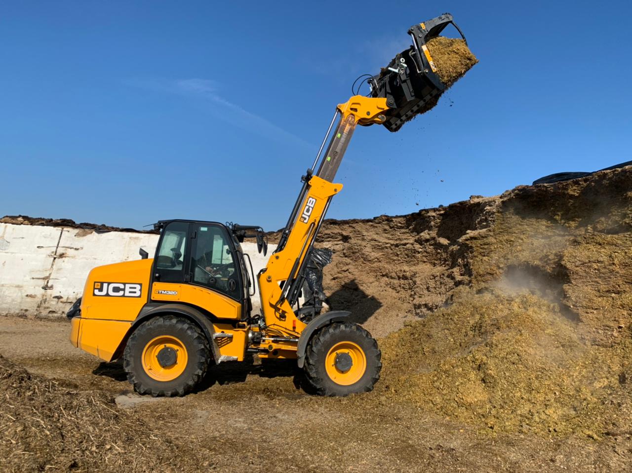 Погрузчик с телескопической стрелой. JCB tm320. Погрузчик JCB TM 320. Телескопический погрузчик JCB 320. Погрузчик JBL С телескопической стрелой.