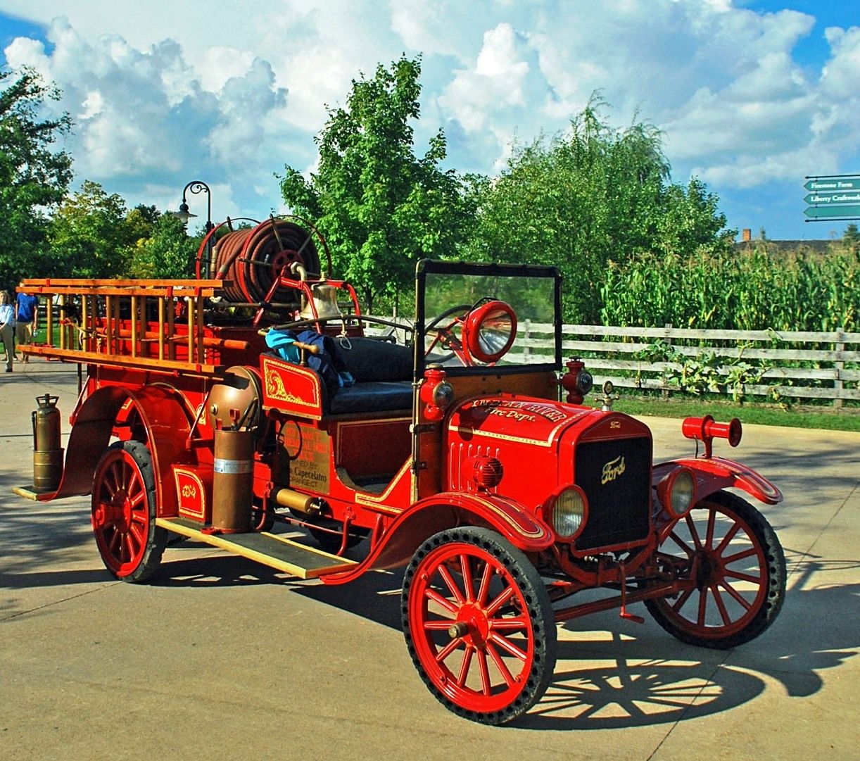 Первый пожарный. Ford model t 1921. Форд модель т Firetruck. Ford model t firetrack. Ford model t Firetruck.