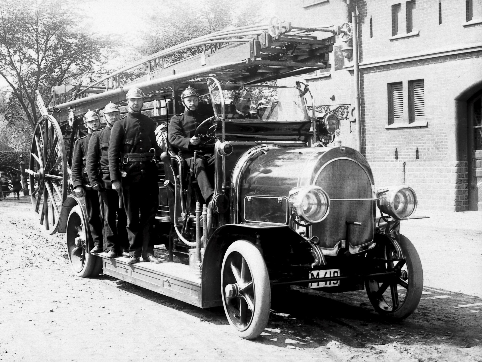 Первые пожарные машины. Scania-Vabis пожарная. Пожарная машина Вандерберг 1901. Scania Vabis 1891. Первая Скания 1891.