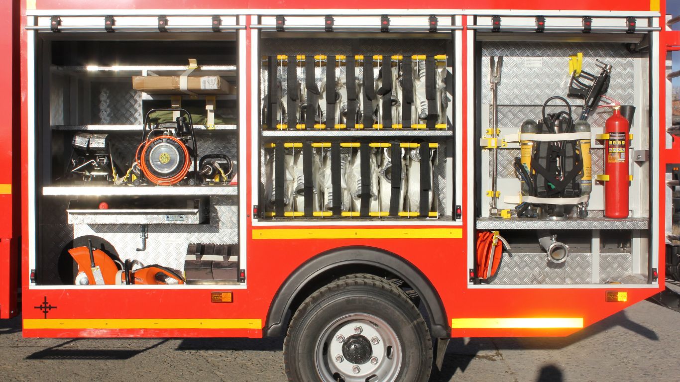 Отсеки пожарного автомобиля. ПТВ пожарного автомобиля АЦ-40. АЦ 1.0-40 Isuzu. АЦ 1,0-40/2 (nps75l). Автоцистерны пожарные ПТВ.
